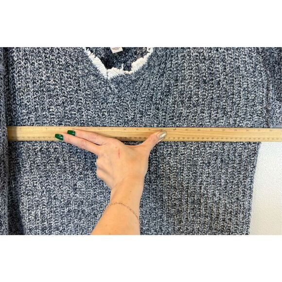 Wildfox Echo Distressed Cold-Shoulder Sweater Women's Small - Picture 12 of 13